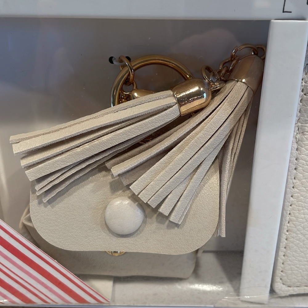 NWT Cream & Gold Accessory Gift Set - Bracelets, Dish, Wallet & Bag Charm - Picture 5 of 7